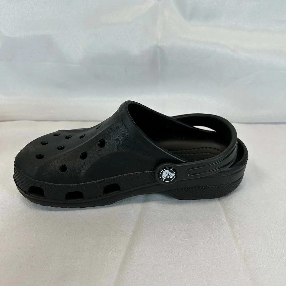Crocs Baya Clog Kids Size J2 Black Slip On Water Shoes Breathable Sandals